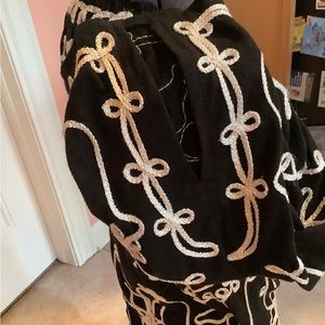 Black & White Swing Top